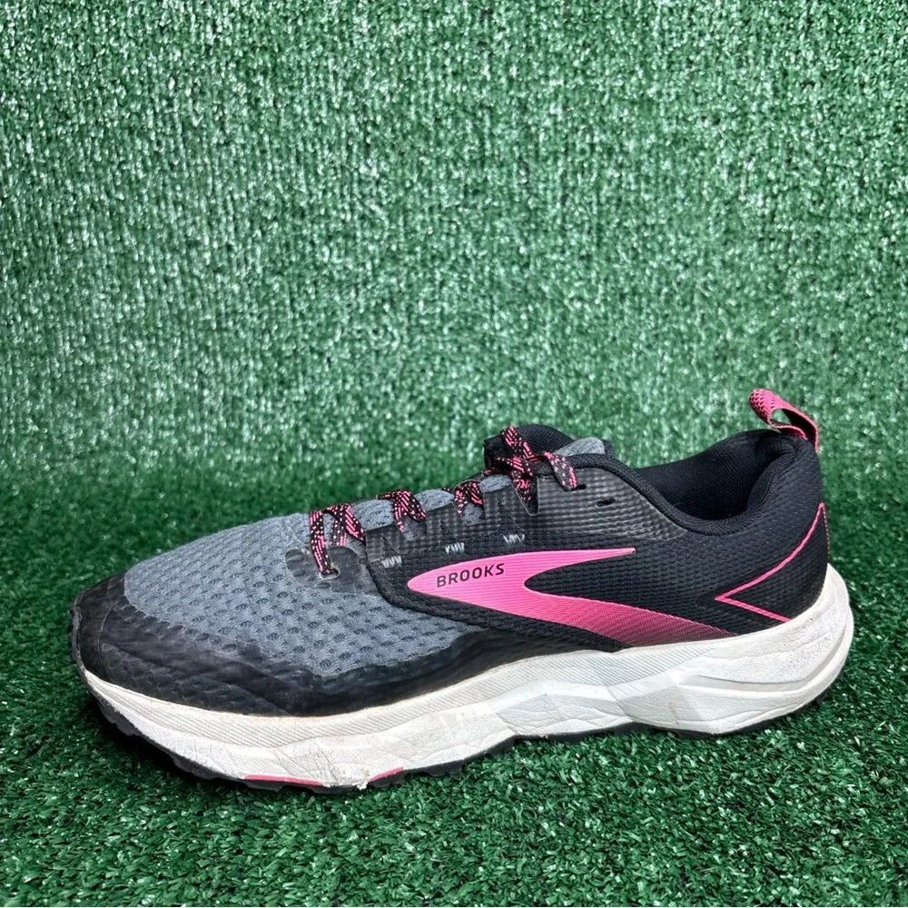 Brooks women divide